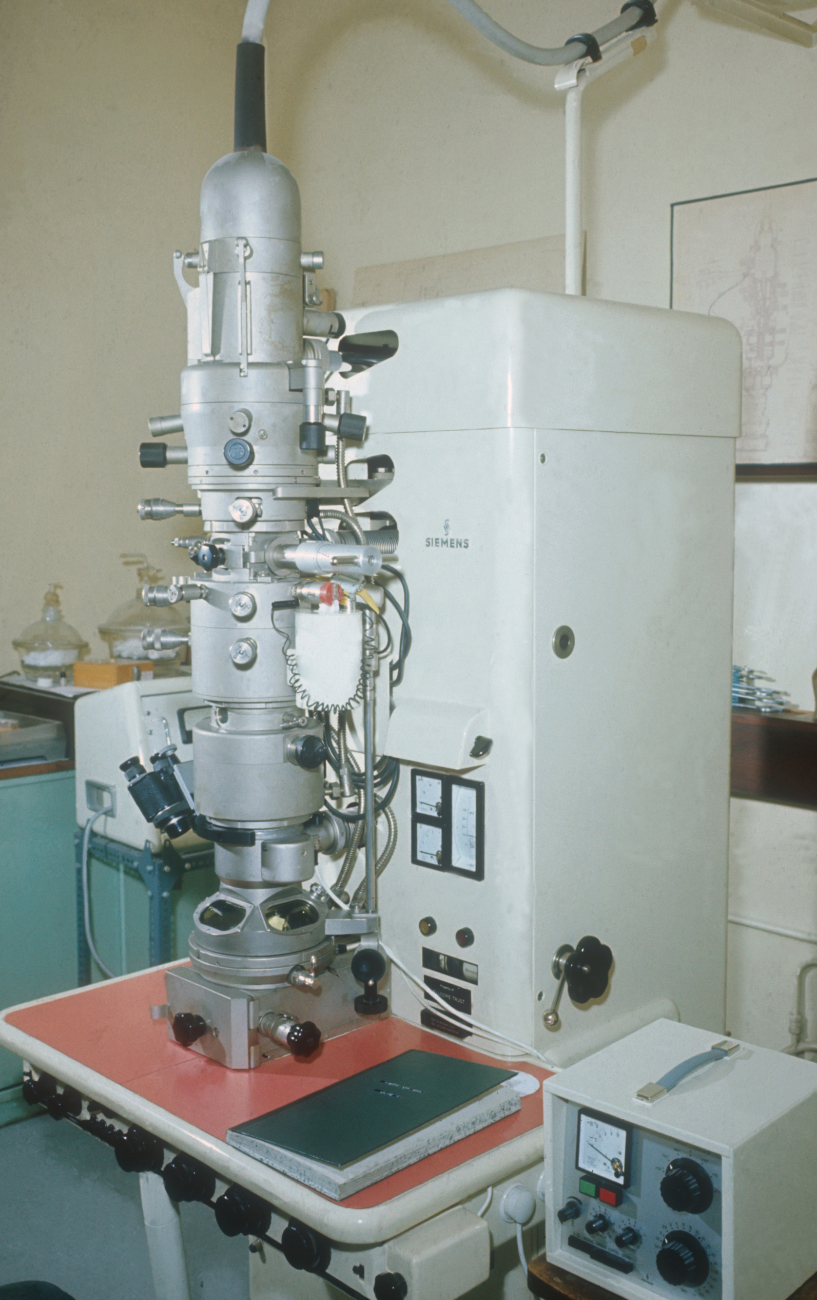 Electron microscope