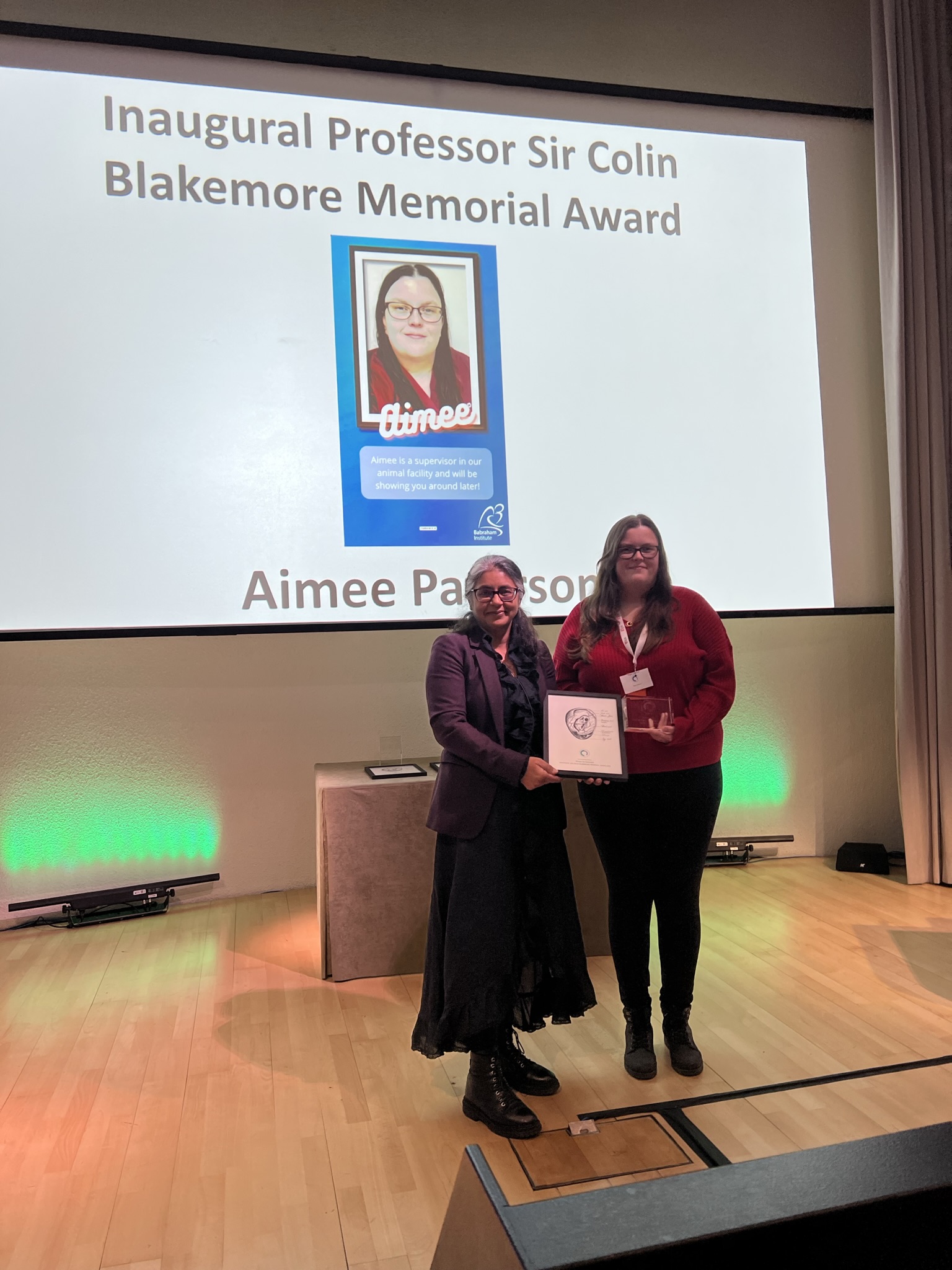Aimee Paterson receives her award from Prof. Amrita Ahluwalia