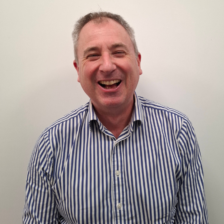 Dr Iain Thomas