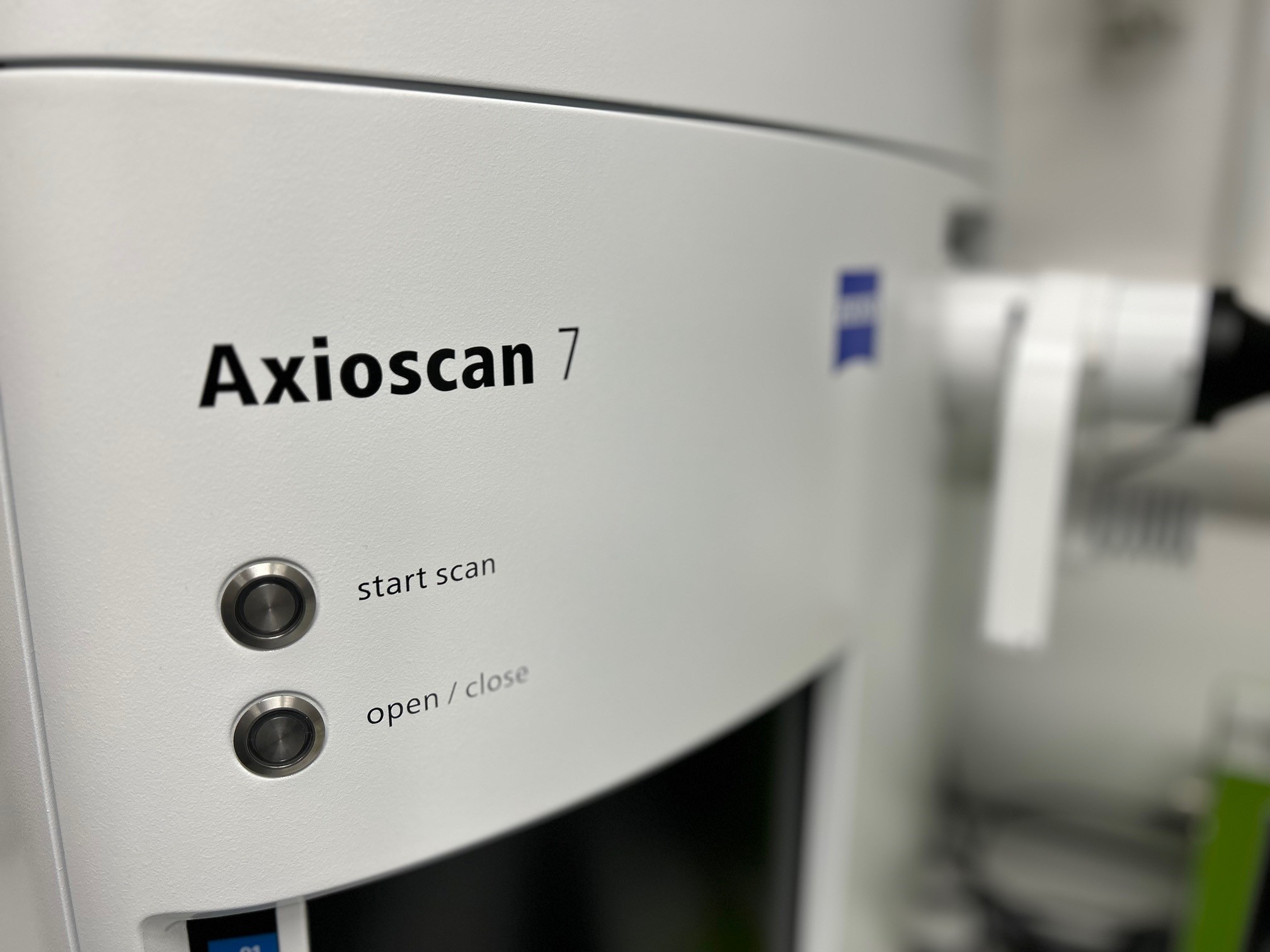 Axioscan1